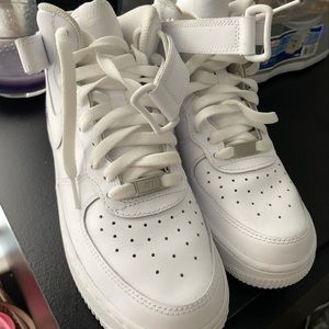 AIR FORCE 1s (midtop) white
